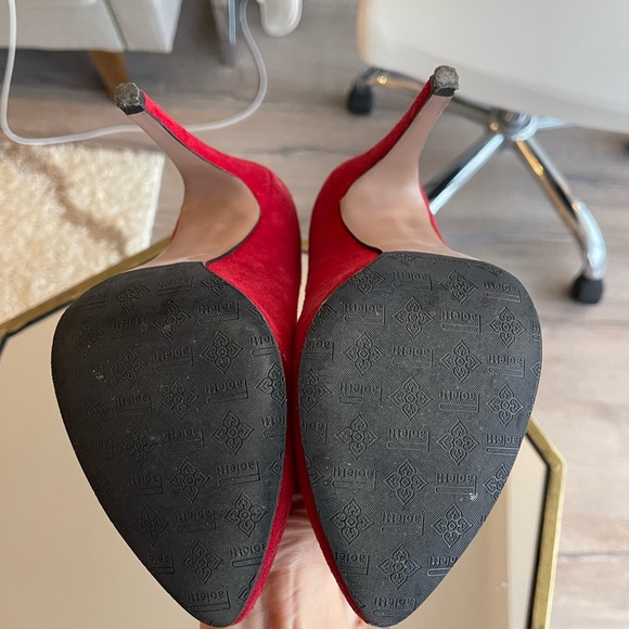 Red sued heels - Picture 4 of 4